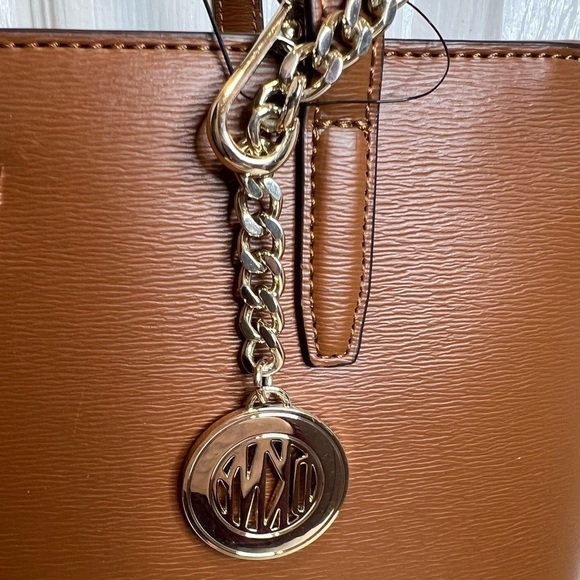 DKNY BRYANT MEDIUM TOTE - Picture 15 of 15